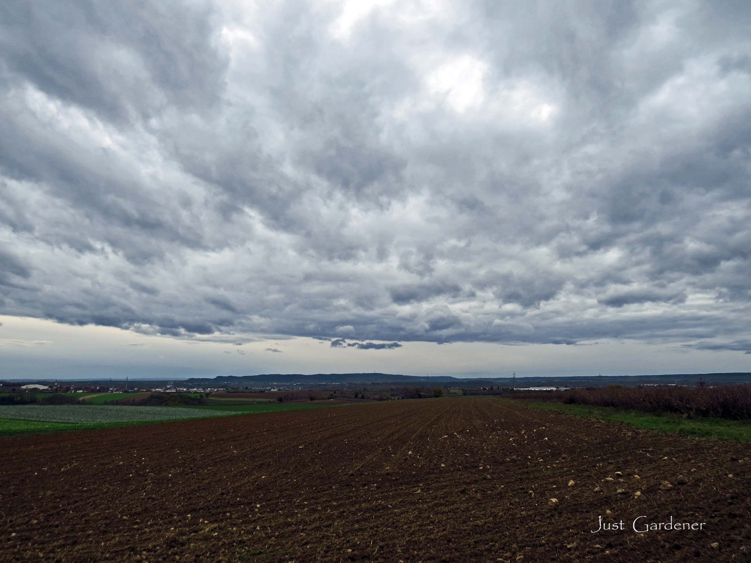 stomberge_hinter_neckarwestheim.jpg