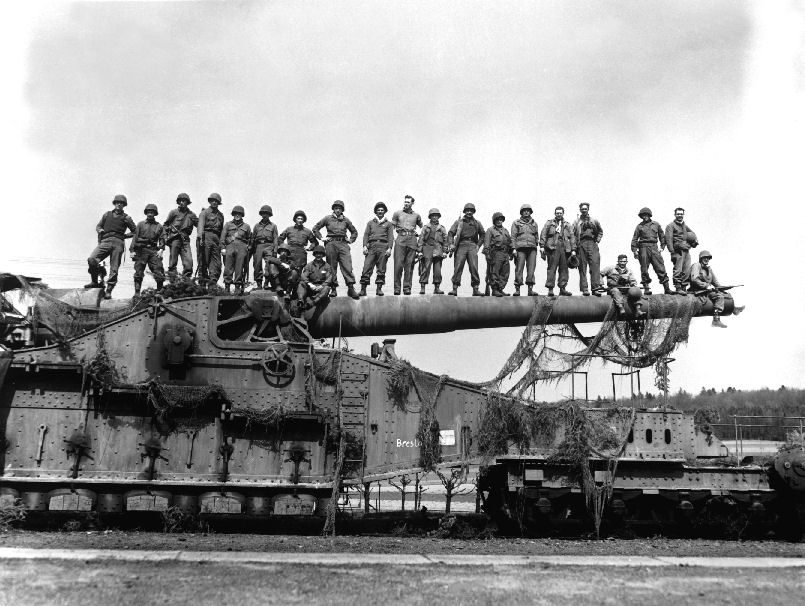 274mm45_railroad_gun_captured_apr1945_.jpg