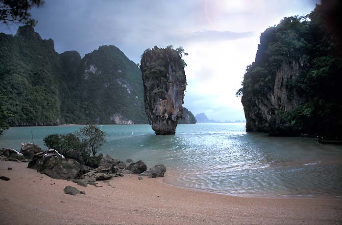 James-Bond-Island.jpg