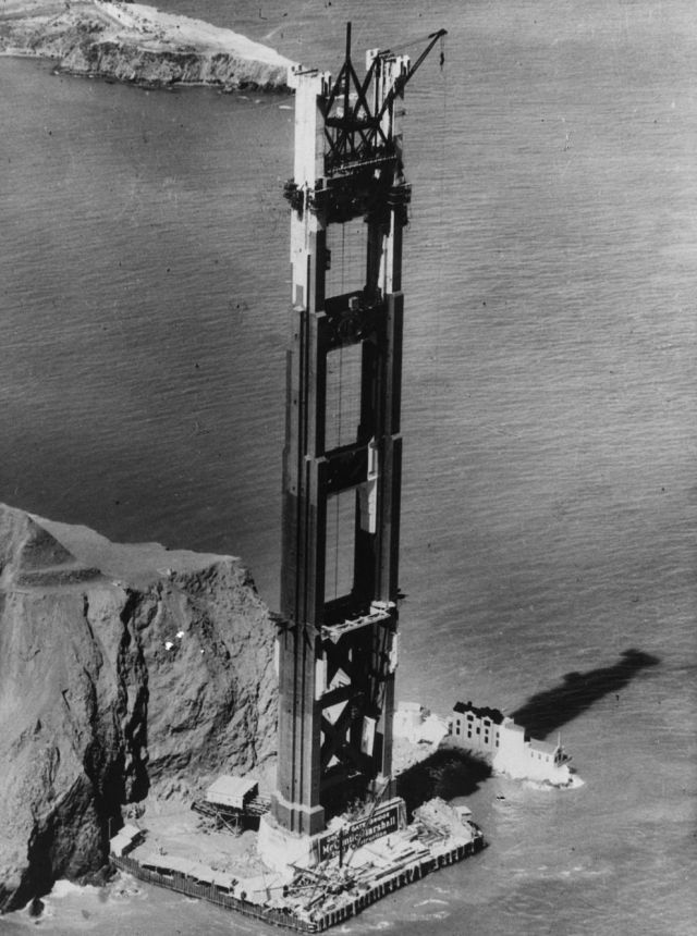 vintage_photos_of_the_golden_gate_bridge_bein....jpg