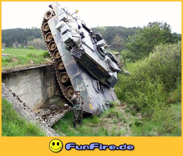 Mann_am_Panzersteuer.jpg