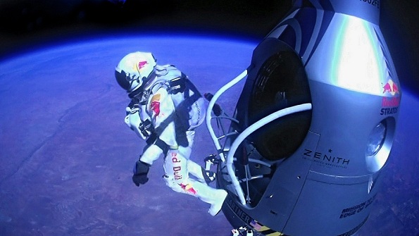 2012_10_15_baumgartner_absprung.jpg