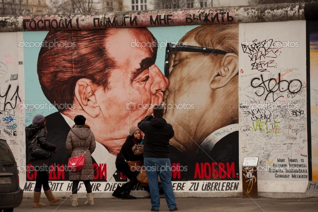 depositphotos_5858528-berlin-wall-brezhnev-....jpg