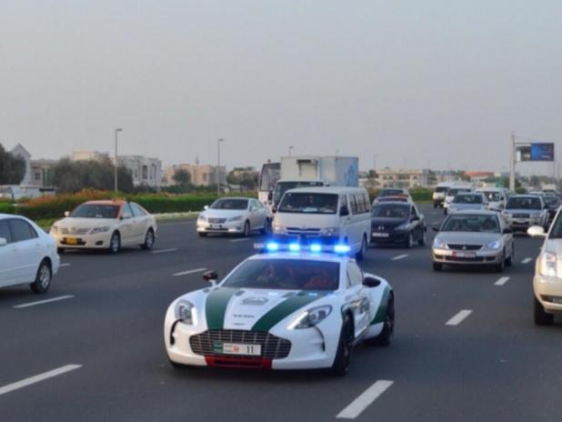 dubai-police-supersportler-2013-aston-martin-one-....jpg