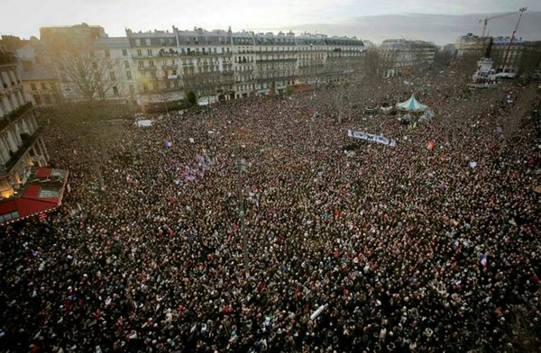 nuit_debout_4_paris_crowds.jpg