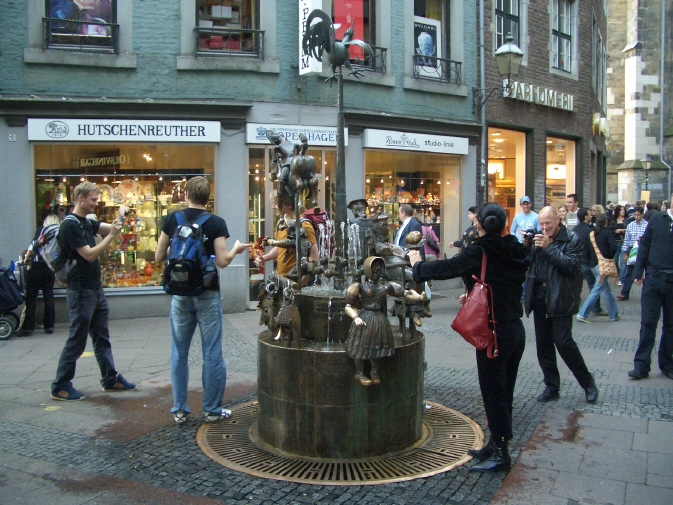 Puppenbrunnen.JPG