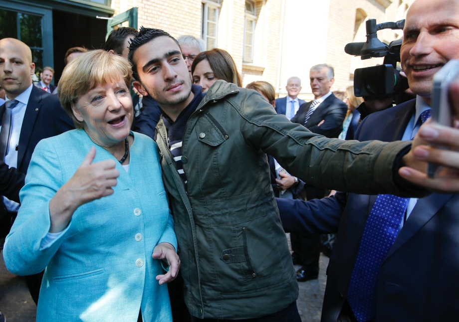 dieses-selfie-mit-anas-modamani-und-angela-....jpg