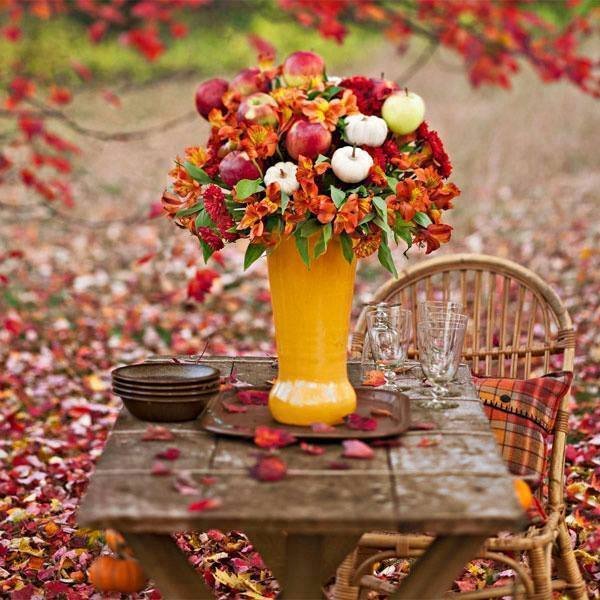 herbstzeit_blumen_mit_a__pfel.jpg