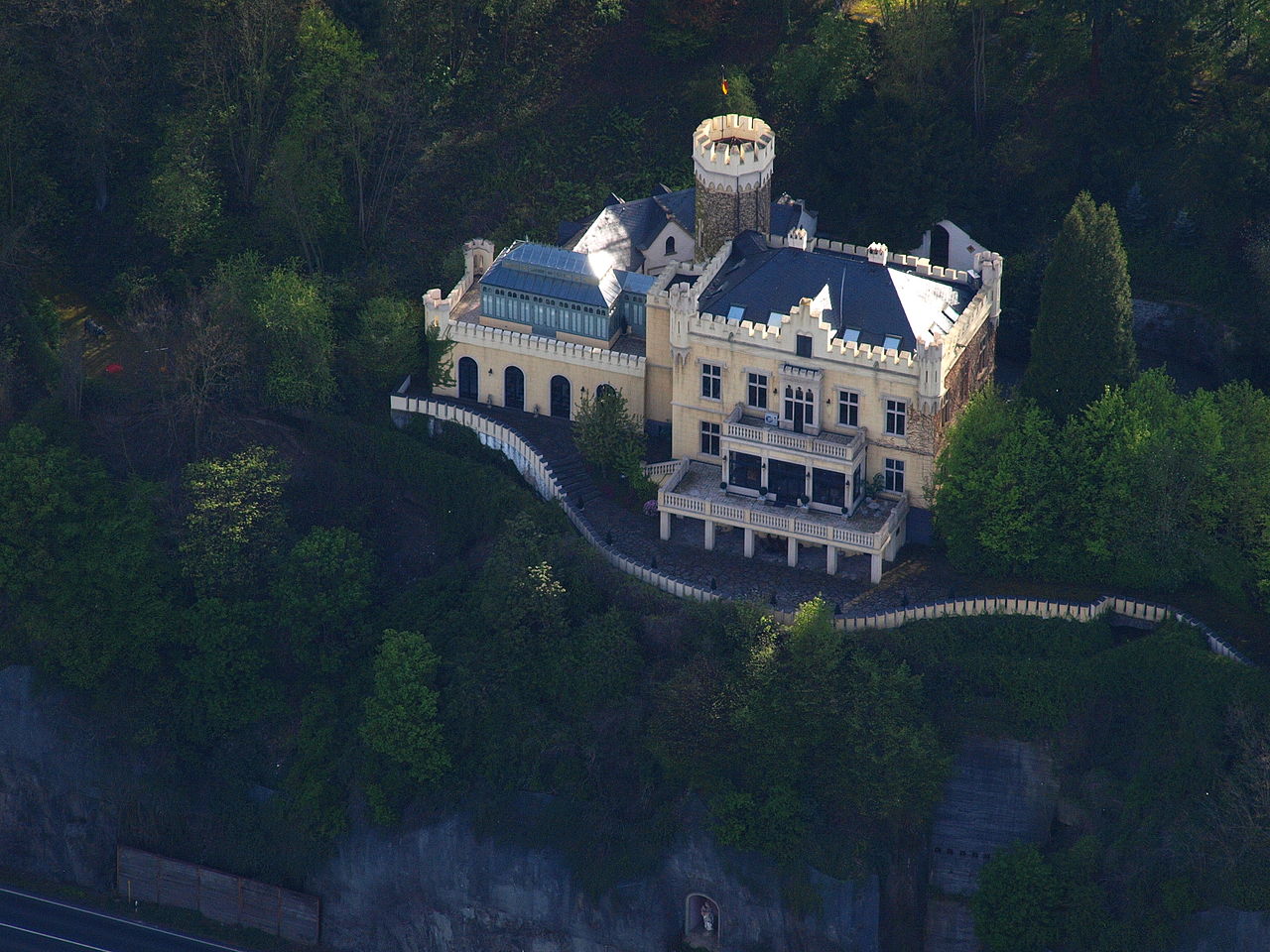 1280px-remagen__schloss_marienfels.jpg