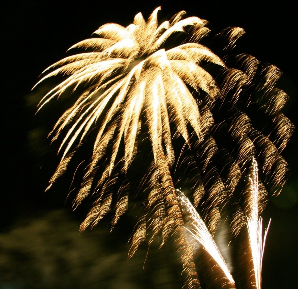 feuerwerk_madeira_gold.jpg