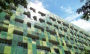 Hausfassade in Singapur: Großversuch mit klebenden Solarzellen startet - WiWo Green