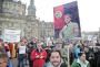 Jahrestag in Dresden: Eklat bei Pegida in Dresden: Demonstrant zeigt Merkel in Nazi-Uniform - Deutschland - FOCUS Online - Nachrichten