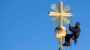 Zugspitze: Goldenes Gipfelkreuz wird repariert - DER SPIEGEL